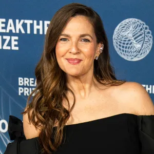 SANTA MONICA, CALIFORNIA - APRIL 05: Drew Barrymore attends the 2025 Breakthrough Prize Ceremony at Barker Hangar on April 05, 2025 in Santa Monica, California. (Photo by Craig T Fruchtman/Getty Images)