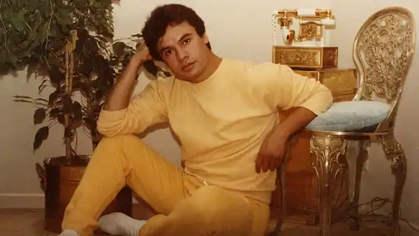 Póster del nuevo documental de Juan Gabriel: debo, quiero y puedo de Netflix