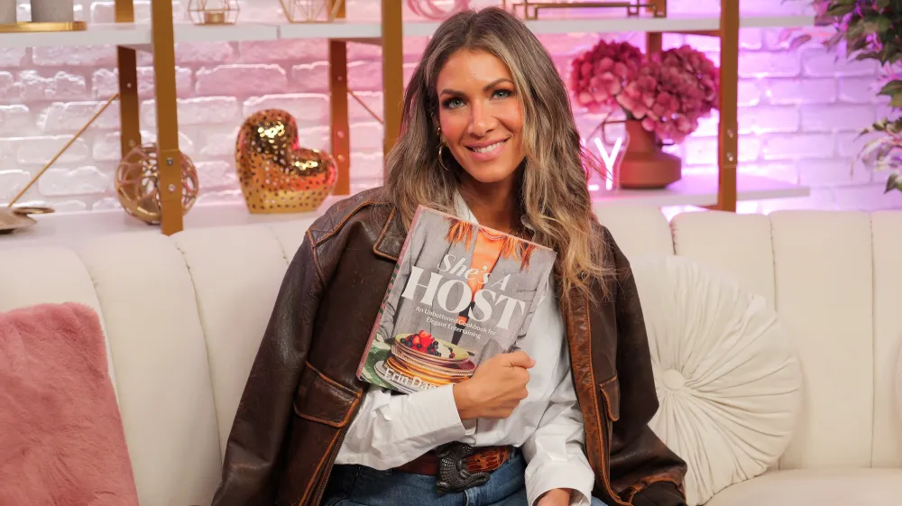 What&rsquo;s in &lsquo;RHONY&rsquo; Star Erin Lichy&rsquo;s Bottega Veneta Clutch? Makeup, Jewelry, Glasses and More