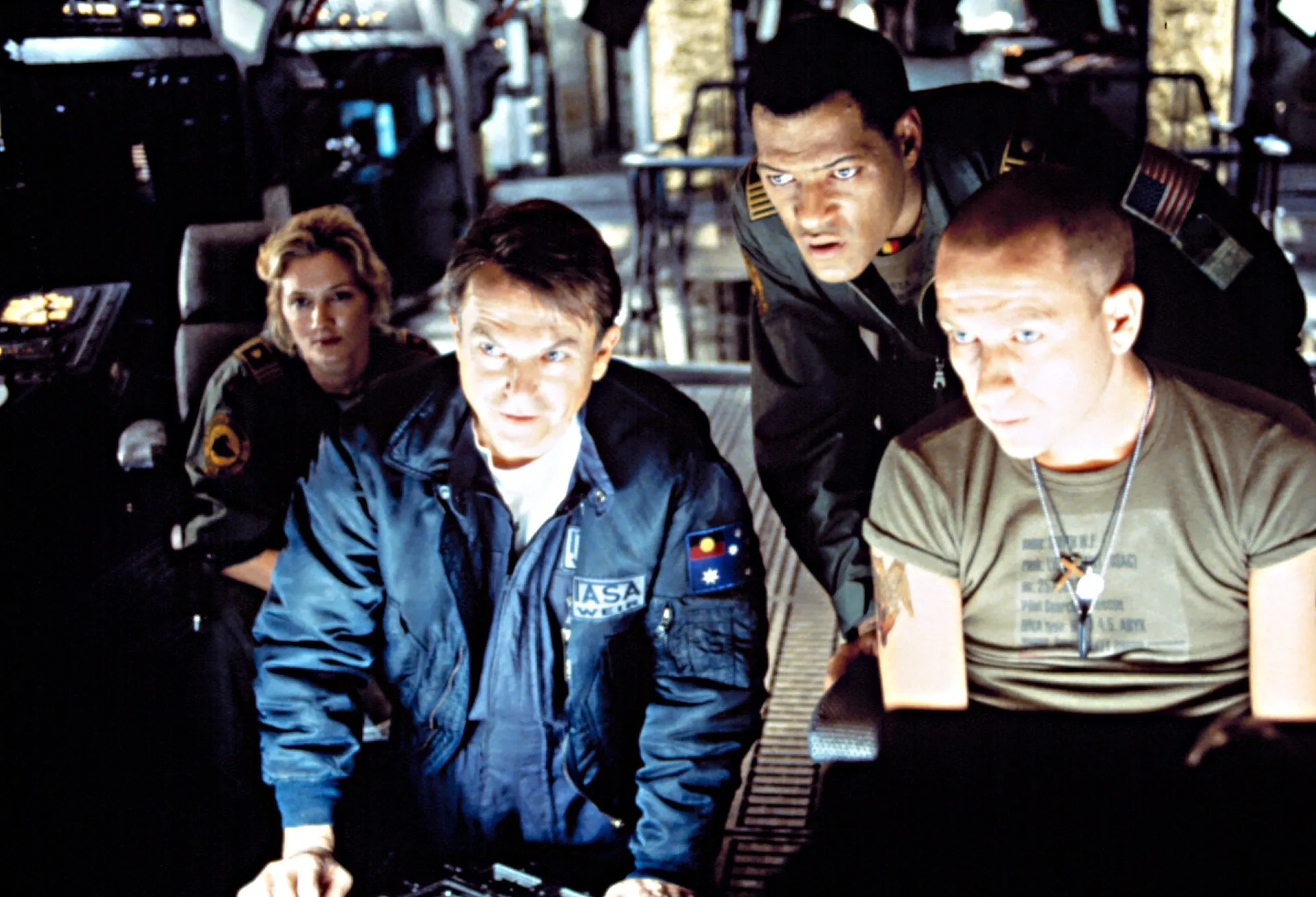 Joely Richardson, Sam Neill, Laurence Fishburne, Sean Pertwee in Event Horizon