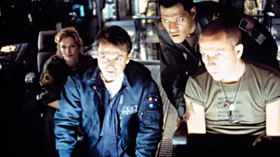 Joely Richardson, Sam Neill, Laurence Fishburne, Sean Pertwee in Event Horizon