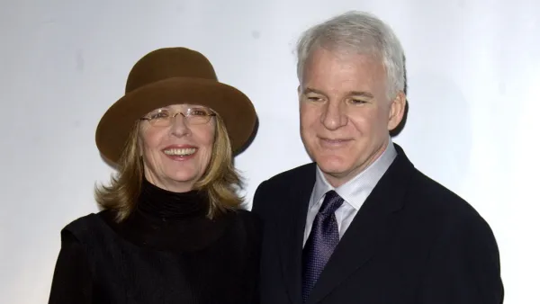 gettyimages-105794496-diane-keaton-steve-martin