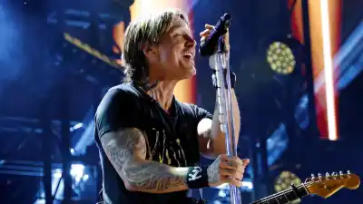 gettyimages-2219040208-keith-urban