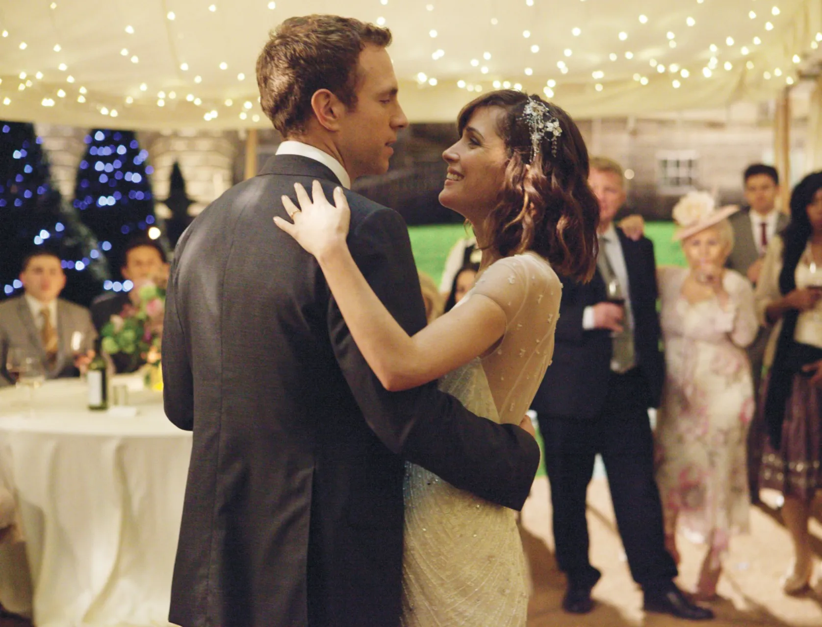 Rafe Spall and Rose Byrne in I Give It a Year