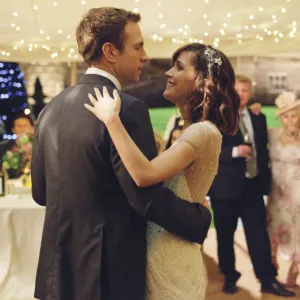 Rafe Spall and Rose Byrne in I Give It a Year