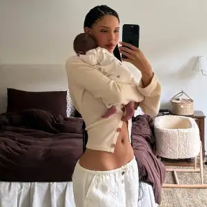 Nara Smith Seemingly Responds to Speculation That She Used a Surrogate for Baby No. 4