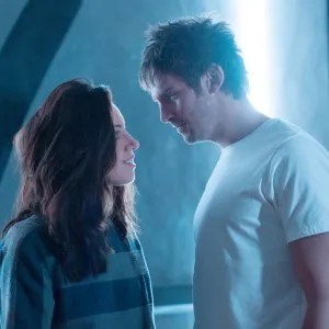 Aubrey Plaza nad Dan Stevens in Legion