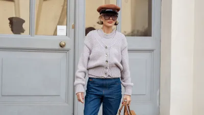 MILAN, ITALY - FEBRUARY 28: Violet Grace Atkinson wears blue jeans, pale purple sweater, brown leather bag and brown Prada hat outside the TOD's fashion show during the Milan Fashion Week Womenswear Fall/Winter 2025/2026 on February 28, 2025 in Milan, Italy. (Photo by Raimonda Kulikauskiene/Getty Images)