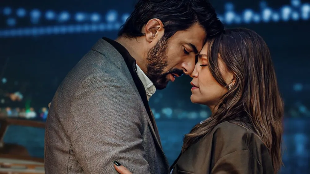 Engin Aky&uuml;rek and Aslı Enver in Old Money