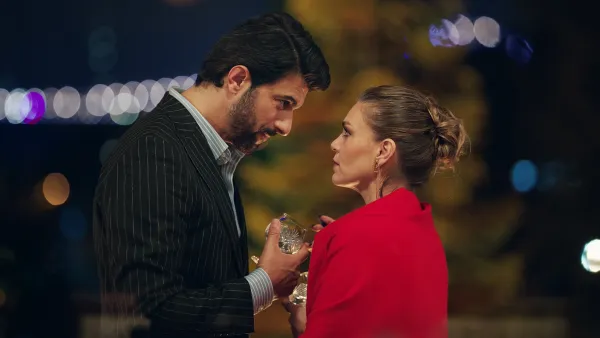 Aslı Enver, Engin Akyürek in Old Money