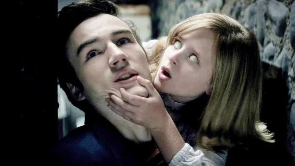 Parker Mack, Lulu Wilson in Ouija: Origin of Evil