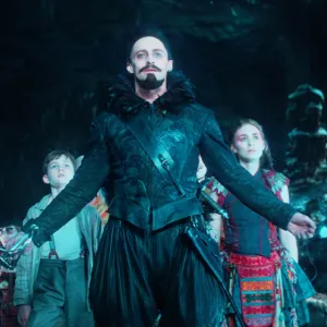 Levi Miller as Peter Pan, Hugh Jackman as Blackbeard, Rooney Mara as Tiger Lily in Pan