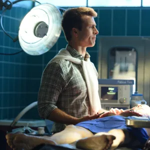 Glen Powell and John Stamos in Scream Queens season 2