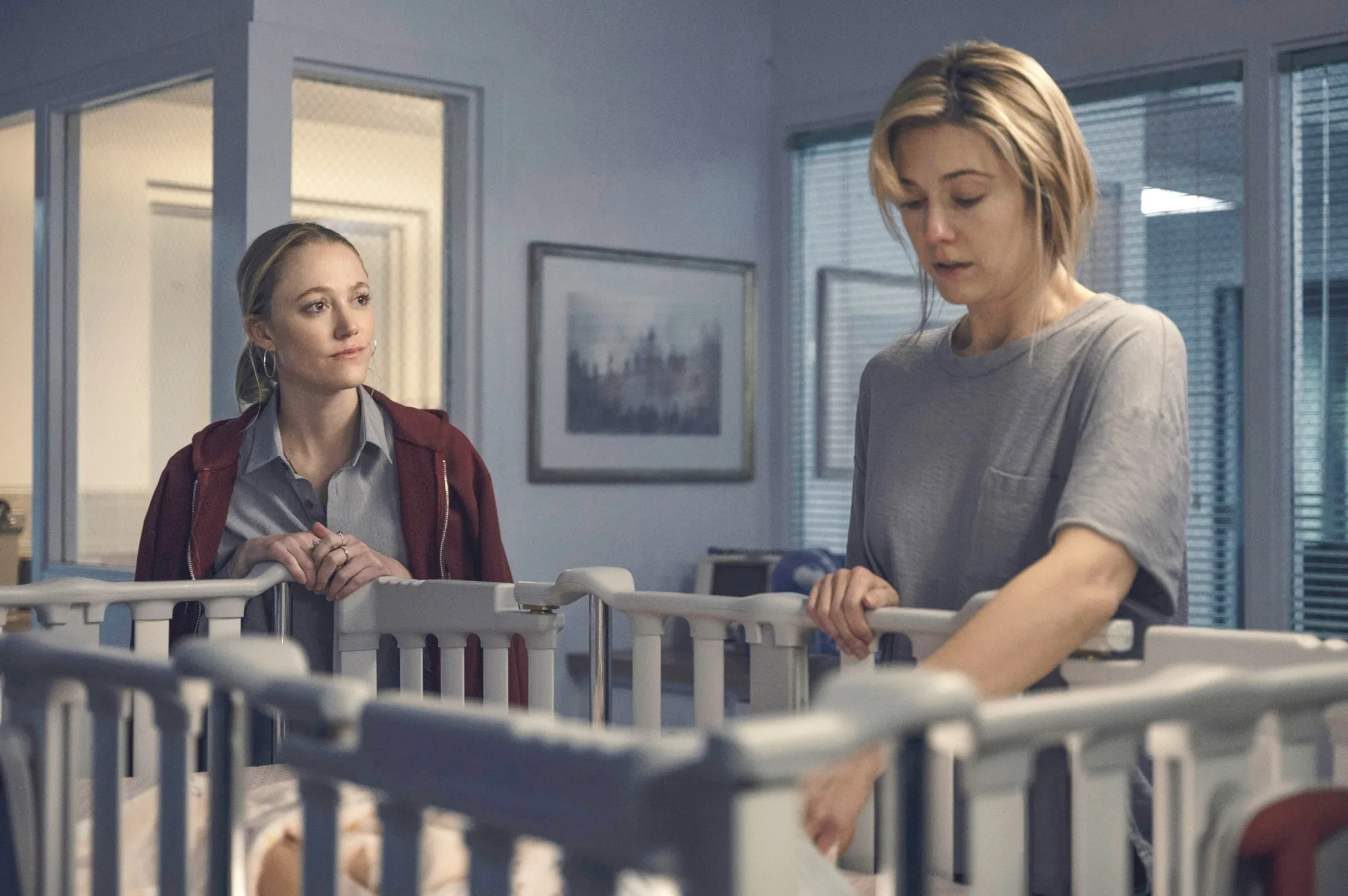 Maika Monroe and Mary Elizabeth Winstead in The Hand That Rocks the Cradle