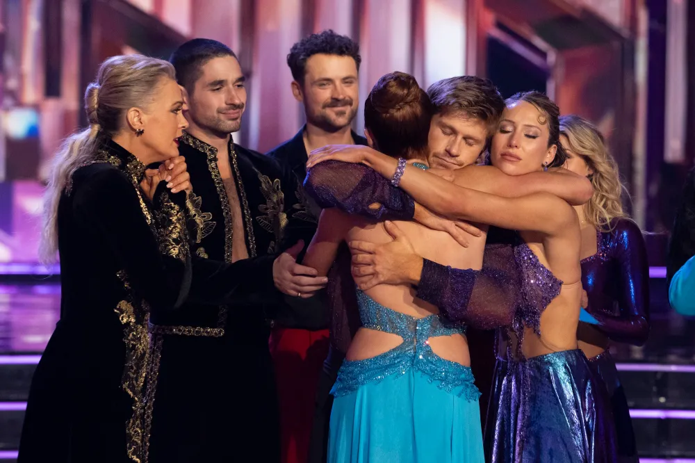 180161_EM204060-DWTS-2.jpg