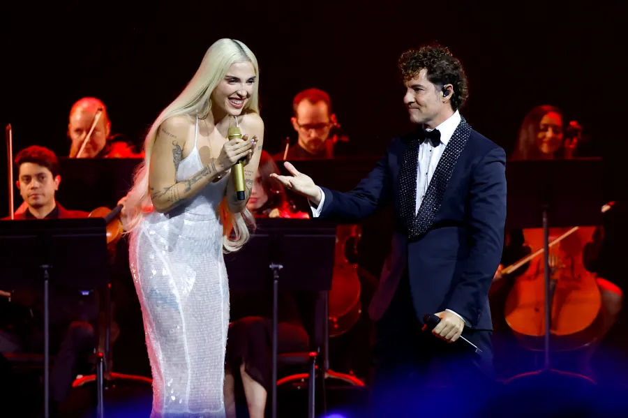 Replica Luxury Handbagnaje a Raphael como Persona del Año en los Latin GRAMMYs 2025.