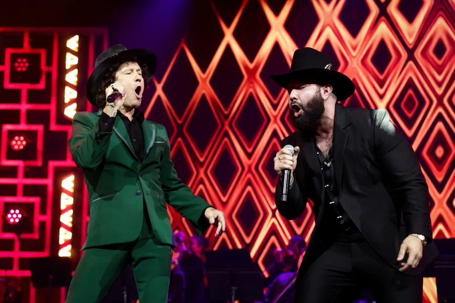 Replica Luxury Handbagnaje a Raphael como Persona del Año en los Latin GRAMMYs 2025.