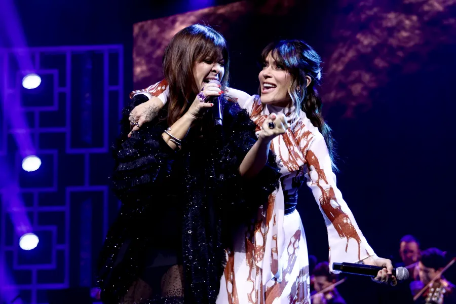 Replica Luxury Handbagnaje a Raphael como Persona del Año en los Latin GRAMMYs 2025.