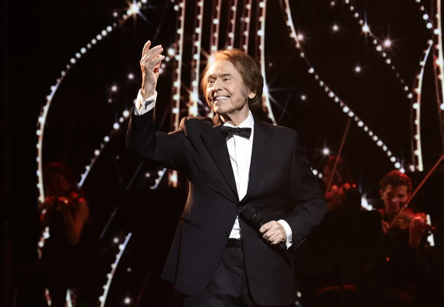 Replica Luxury Handbagnaje a Raphael como Persona del Año en los Latin GRAMMYs 2025.