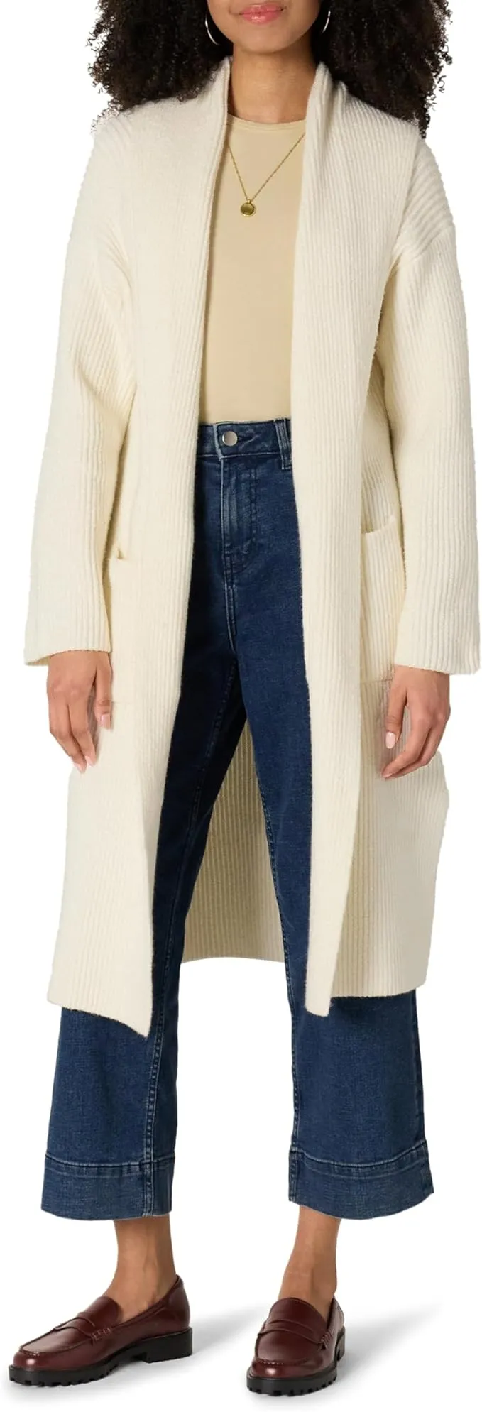 Women&rsquo;s oversized long cardigan sweater in soft knit fabric.