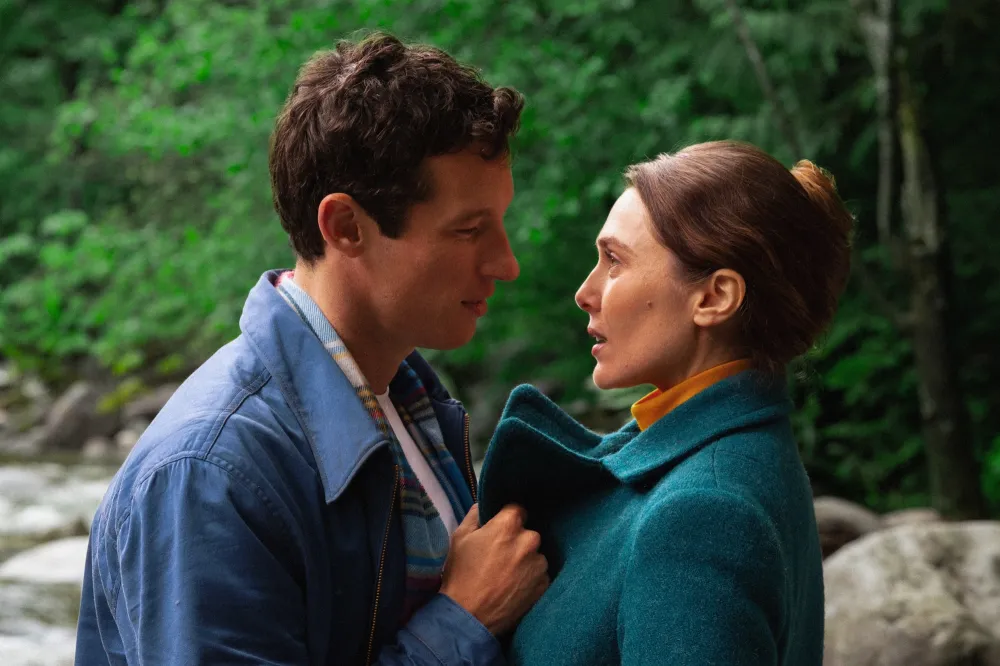 Callum Turner and Elizabeth Olsen in Eternity
