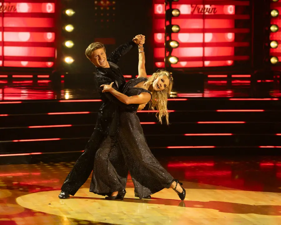 DWTS-Finale-Robert-and-Witney-180162_EM103485