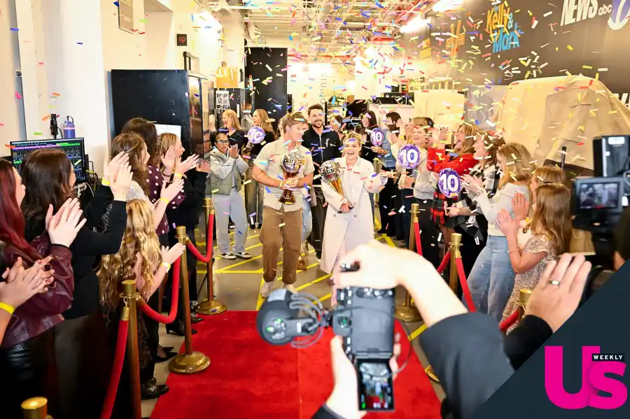 Dancing With the Stars Cast Jets to NYC After Season 34 Finale Behind the Scenes Photos 180318_JN83846