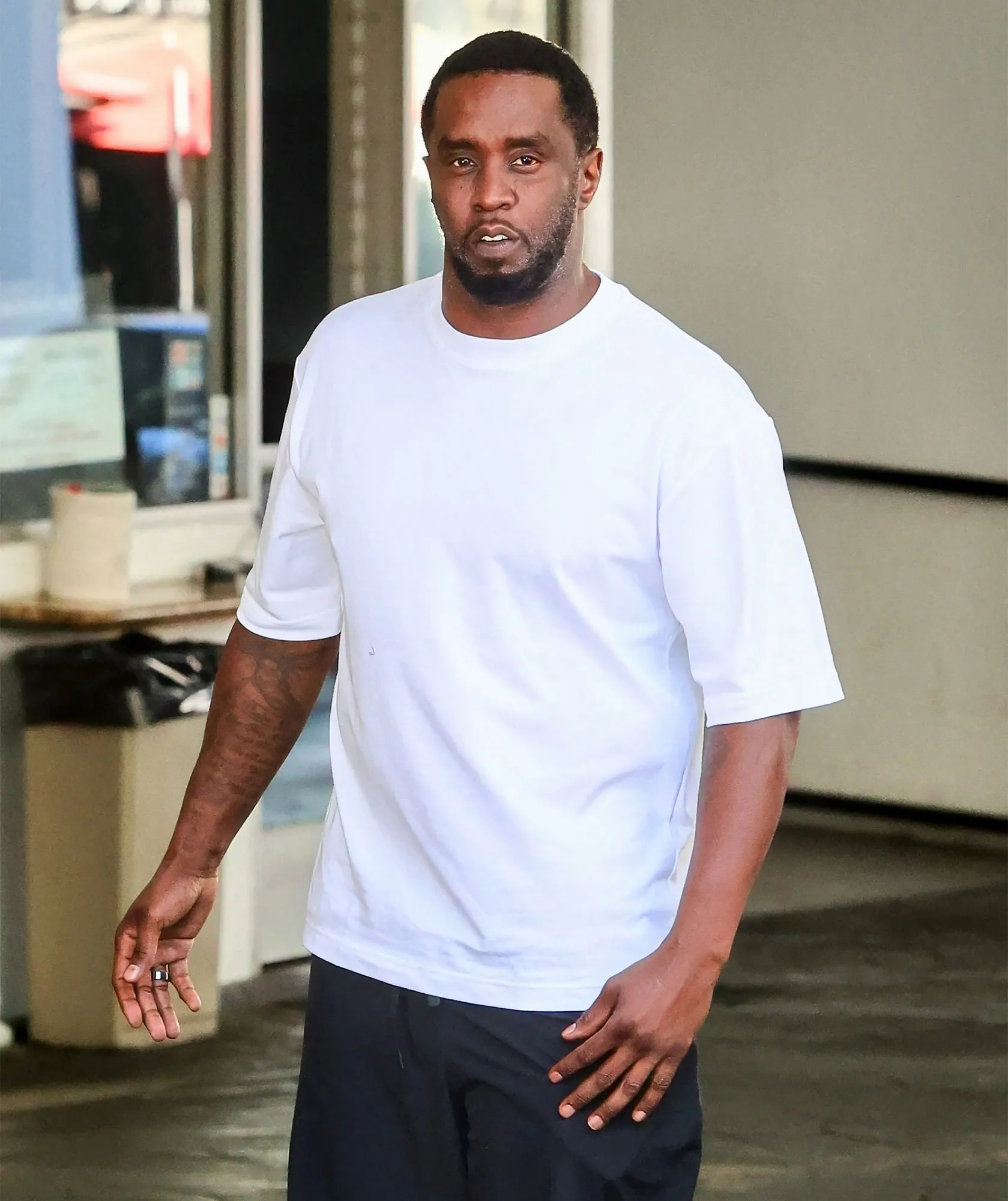 Diddy 2548 Luxury Handbag Shopping Cover Story