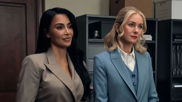 Feature Kim Kardashian and Naomi Watts Alls Fair