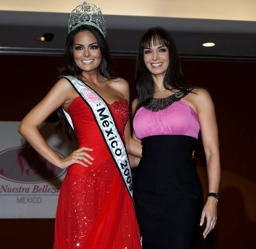 Ximena Navarrete y Lupita Jones en 2010.