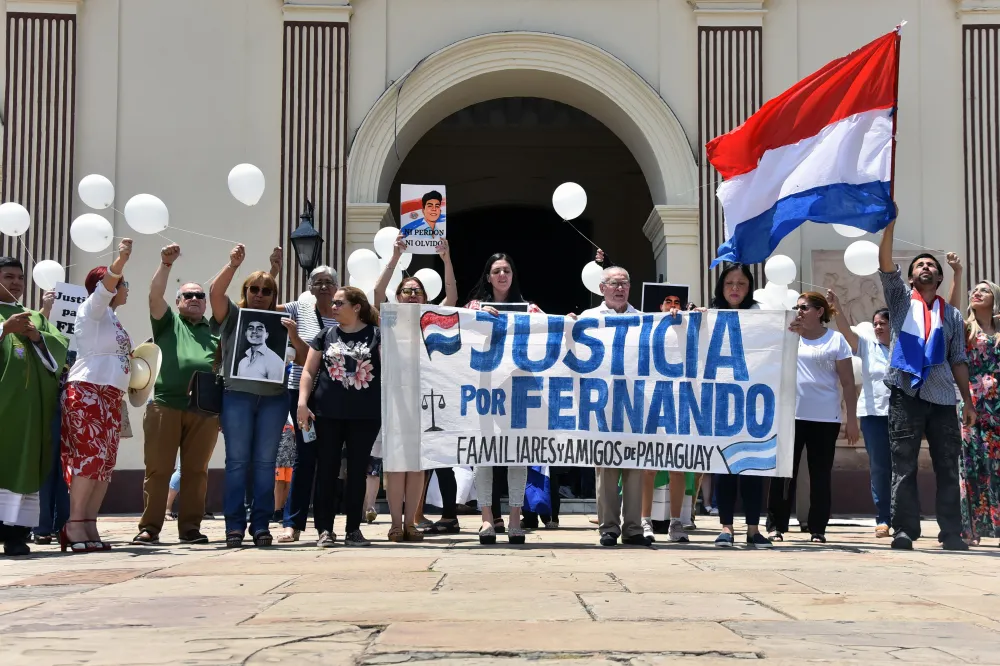Manifestantes piden justicia por la muerte de Fernando B&aacute;ez Sosa.