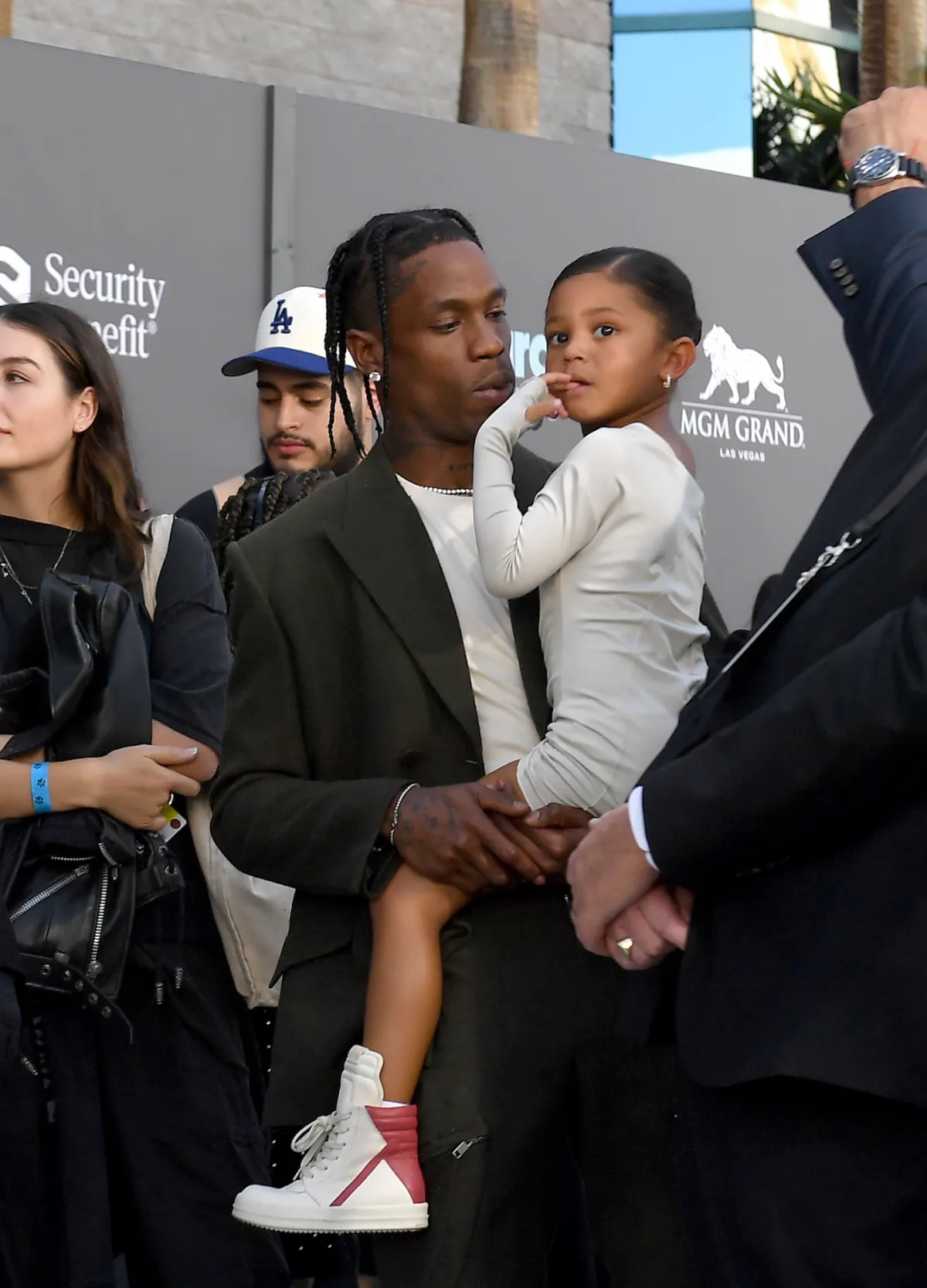 GettyImages-1397444023-Travis-scott-Brings-His-and-Kylie-Jenners-Daughter-Stormi-On-Stage-in-Tokyo