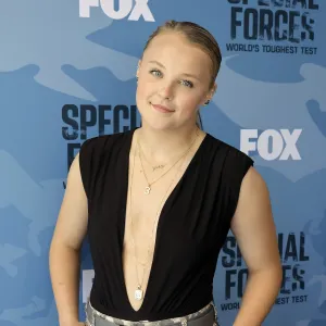 GettyImages-1678452669 JoJo Siwa Reveals Excruciating Pain Landed Her in the Hospital