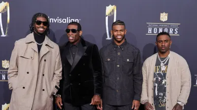 GettyImages-1998066705 sanders family thanksgiving