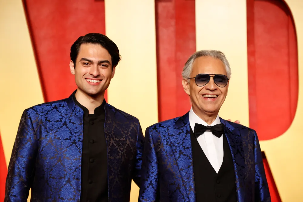 Matteo Bocell con su padre, el tenor Andrea Bocelli.