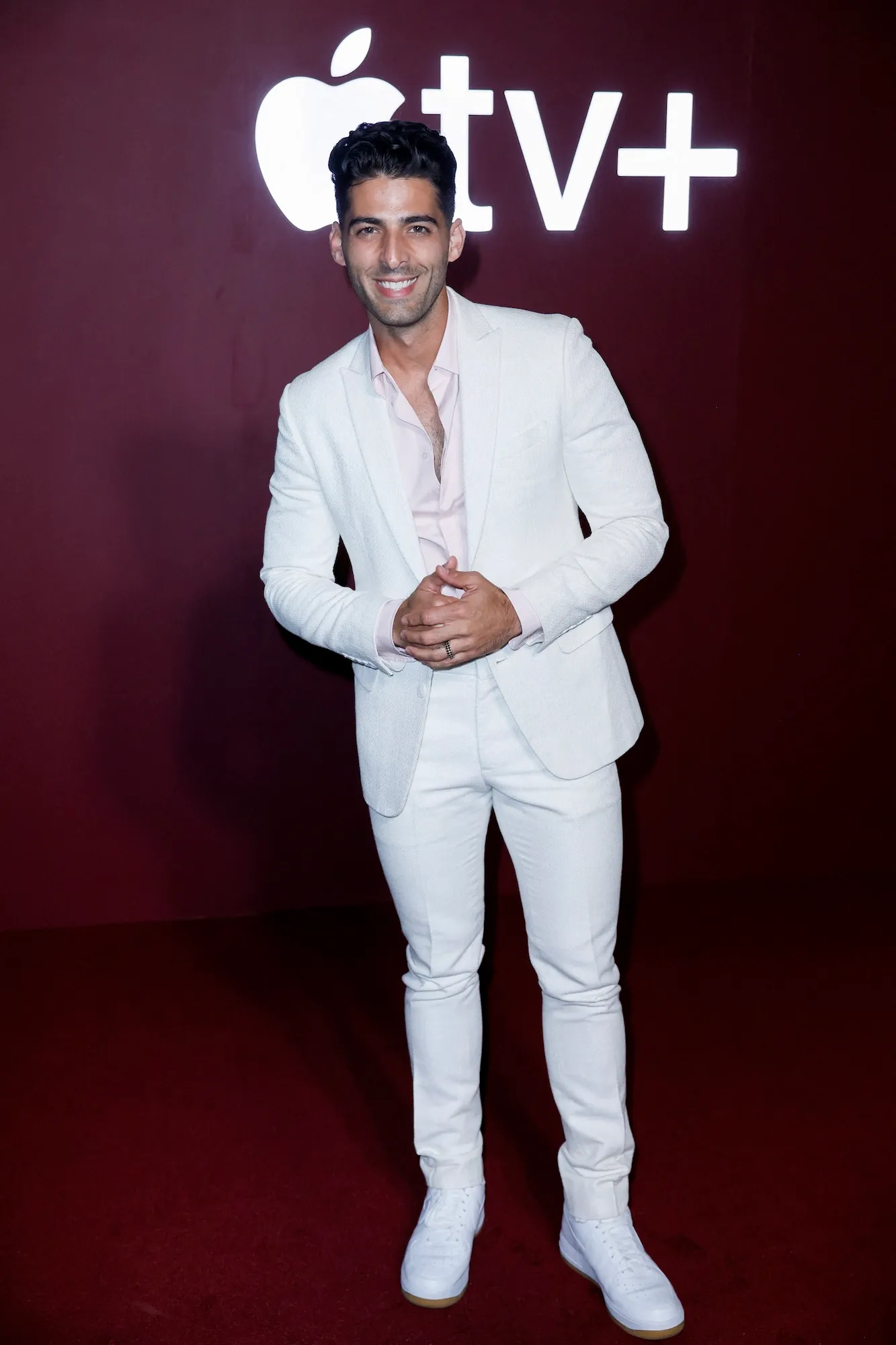 Jason Canela interpreta a Eddie en Palm Royale.