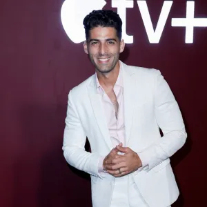 Jason Canela interpreta a Eddie en Palm Royale.