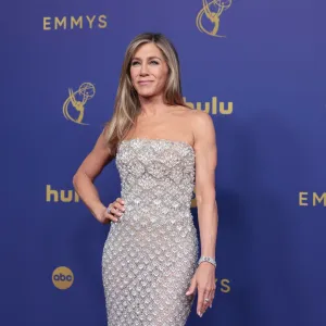 jennifer aniston luxury candle