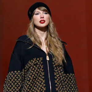 taylor swift sweater