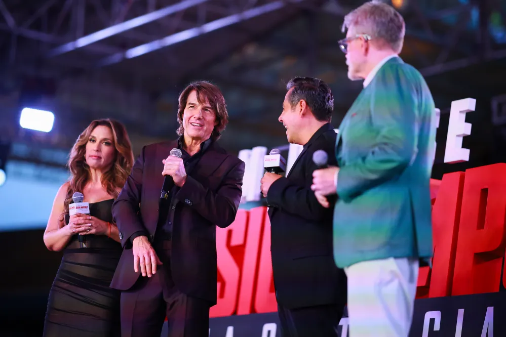 Angelica Vale, Tom Cruise, Yordi Rosado y Christopher McQuarrie.