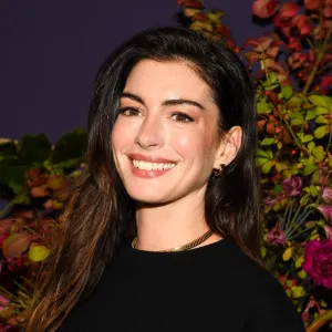 anne hathaway hair mousse