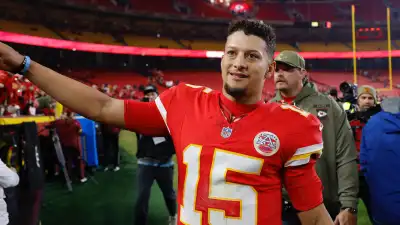Patrick Mahomes Puts Ketchup on His Turkey for Thanksgiving and People Are Losing Their Minds
