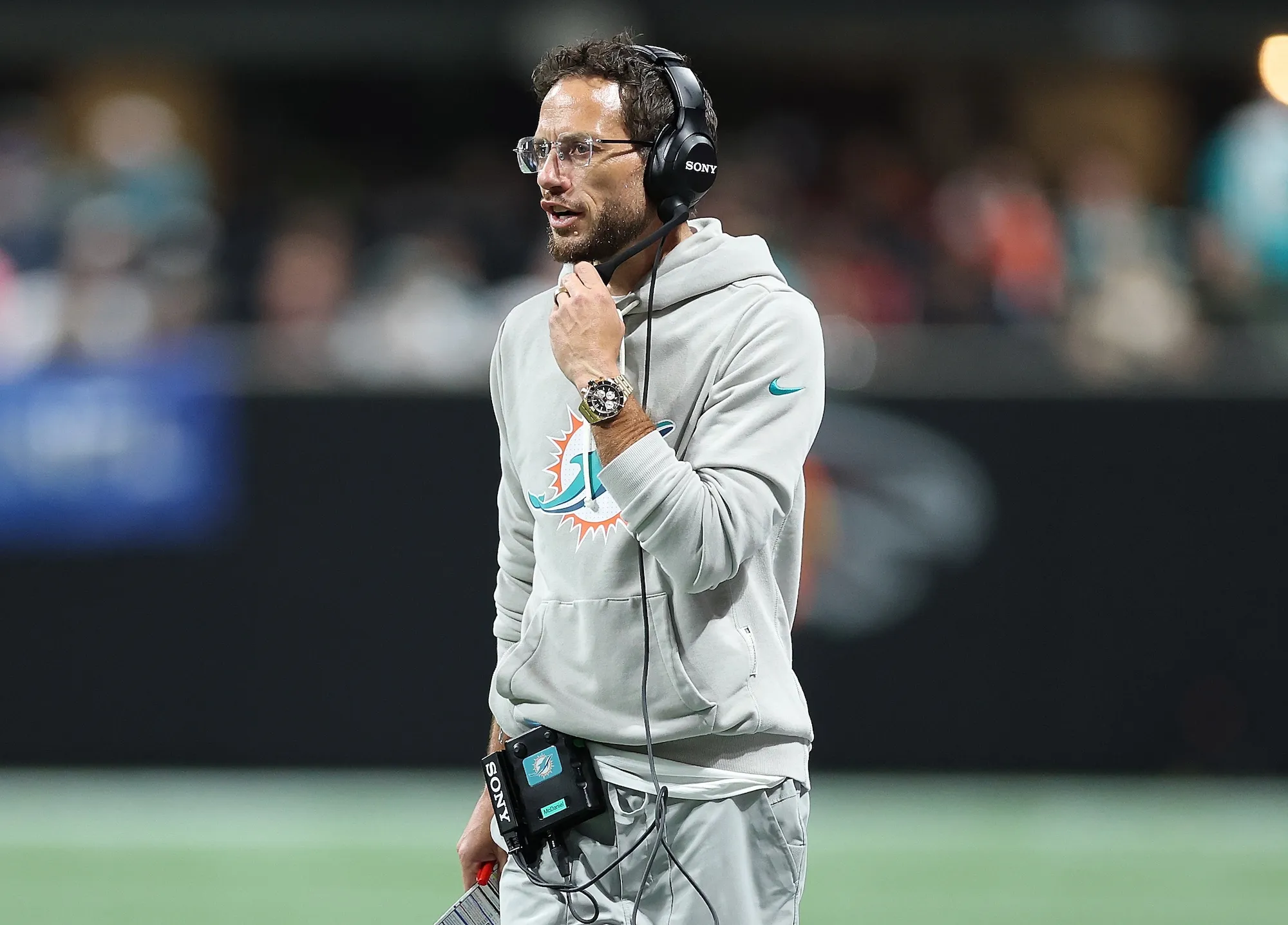 Dolphins Mike McDaniel Blames AI for Viral Photo of Him at Bills Bar