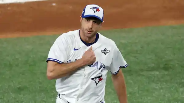 GettyImages-2244544012 bluejays pitcher cries