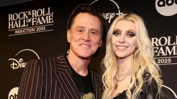 GettyImages-2245771159-Jim-Carrey-and-Taylor-Momsen-Have-a-Grinch-Reunion-at-Rock-and-Roll-Hall-of-Fame