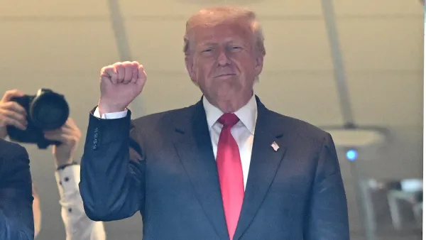 GettyImages-2245903600 Donald Trump Commanders Lions November 2025