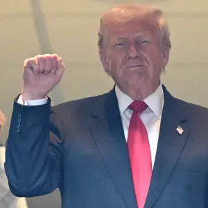 GettyImages-2245903600 Donald Trump Commanders Lions November 2025