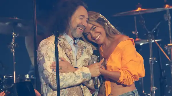 Marco Antonio Solís y Karol G.
