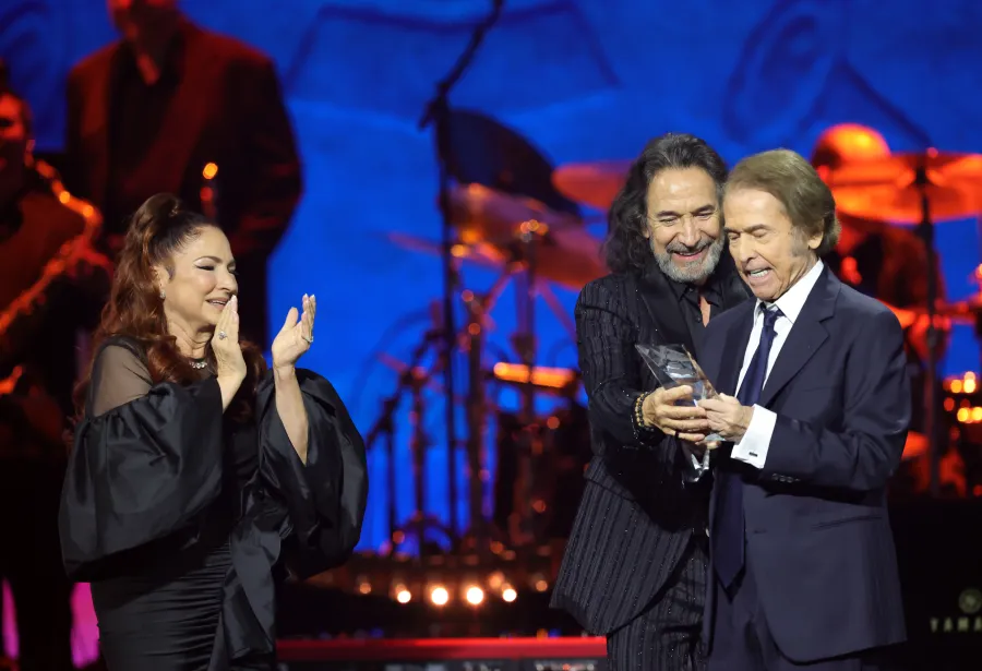 Gloria Estefan, Marco Antonio Solís y Raphael.
