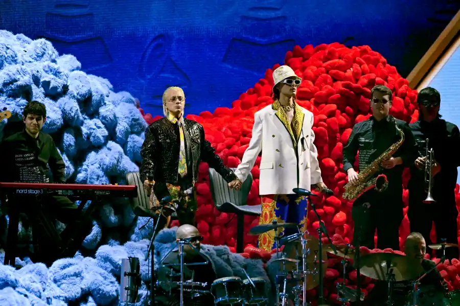 Paco Amoroso and Ca7riel.